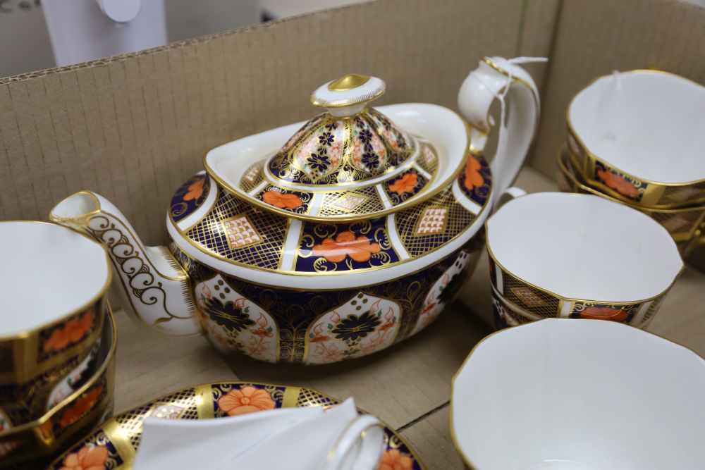 A Royal Crown Derby part dinner service, a.f.